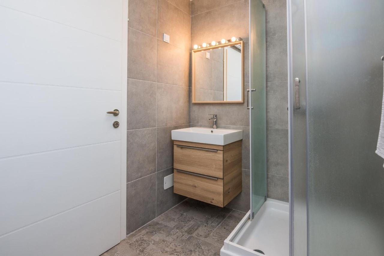 Apartments Pejakovic Vir Zewnętrze zdjęcie